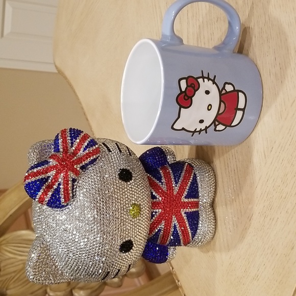 SOLD Hello Kitty Mug - Picture 2 of 6